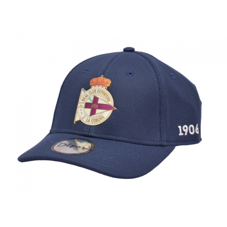 Gorra Deportivo de la Coruña, color azul marino, con el escudo del club y con el año de la fundación 1906.