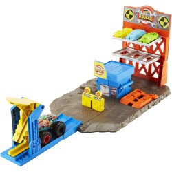 Hot Wheels Monster Trucks Gasolinera, pista de coches de juguete incluye un vehículo Mattel HFB12