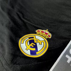 Bañador Real Madrid para adulto color negro producto oficial Material: poliéster con bolsillos laterales