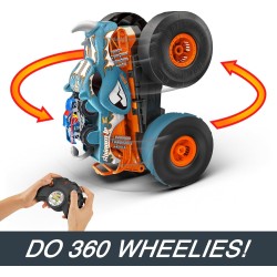 Niños y niñas se encargan de destrozarlo todo con el HW Transforming Rhinomite RC de Monster Trucks de Hot Wheels, un Monster Tr
