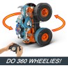 Niños y niñas se encargan de destrozarlo todo con el HW Transforming Rhinomite RC de Monster Trucks de Hot Wheels, un Monster Tr