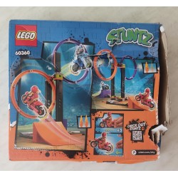 OUTLET LEGO 60360 City Stuntz Desafío Acrobático: Anillos Giratorios, caja rota. Contiene todas sus piezas en bolsas y libro de