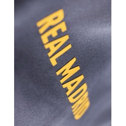 Chaqueta Real Madrid tallas infatil junior icolor en Gris y Negro producto oficila composición 100% Poliéster